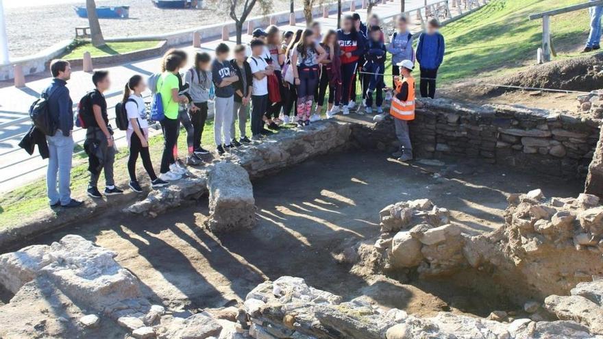 Visitas escolares a las excavaciones de Ciudad Romana de Suel de Fuengirola.