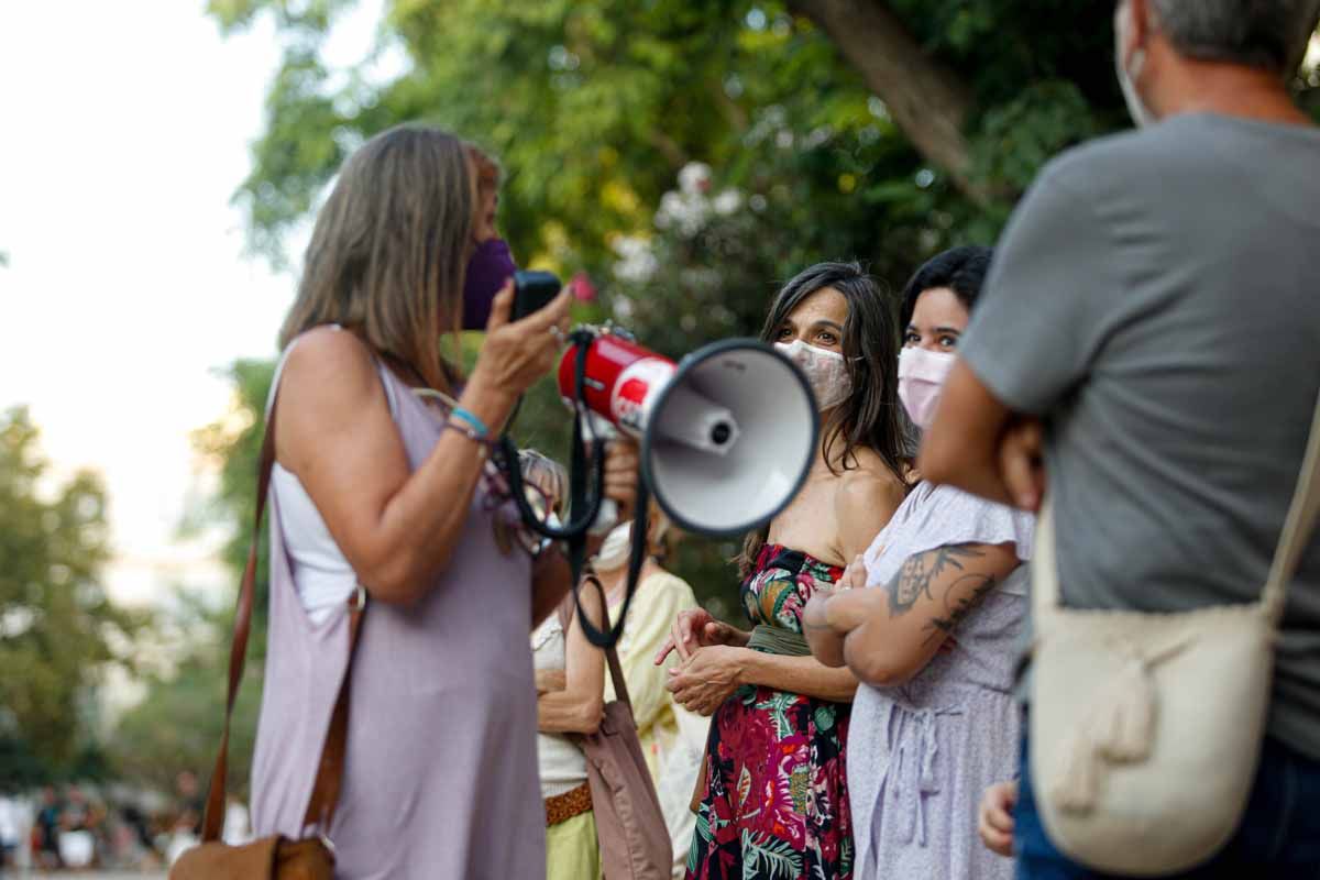 Un centenar de personas participan en Ibiza en un acto de protesta por la agresión sexual cometida en Formentera