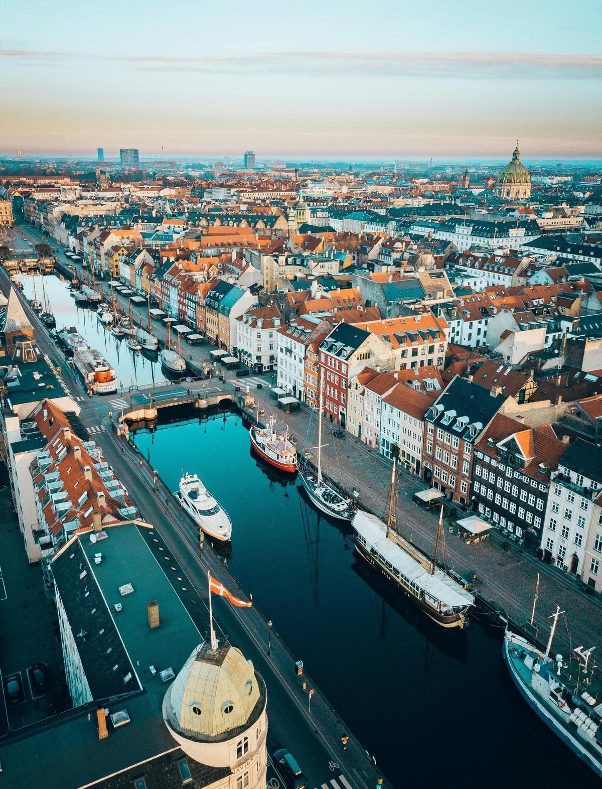 El canal de Copenhague desde el aire, un espectáculo que resume la ciudad a la perfección