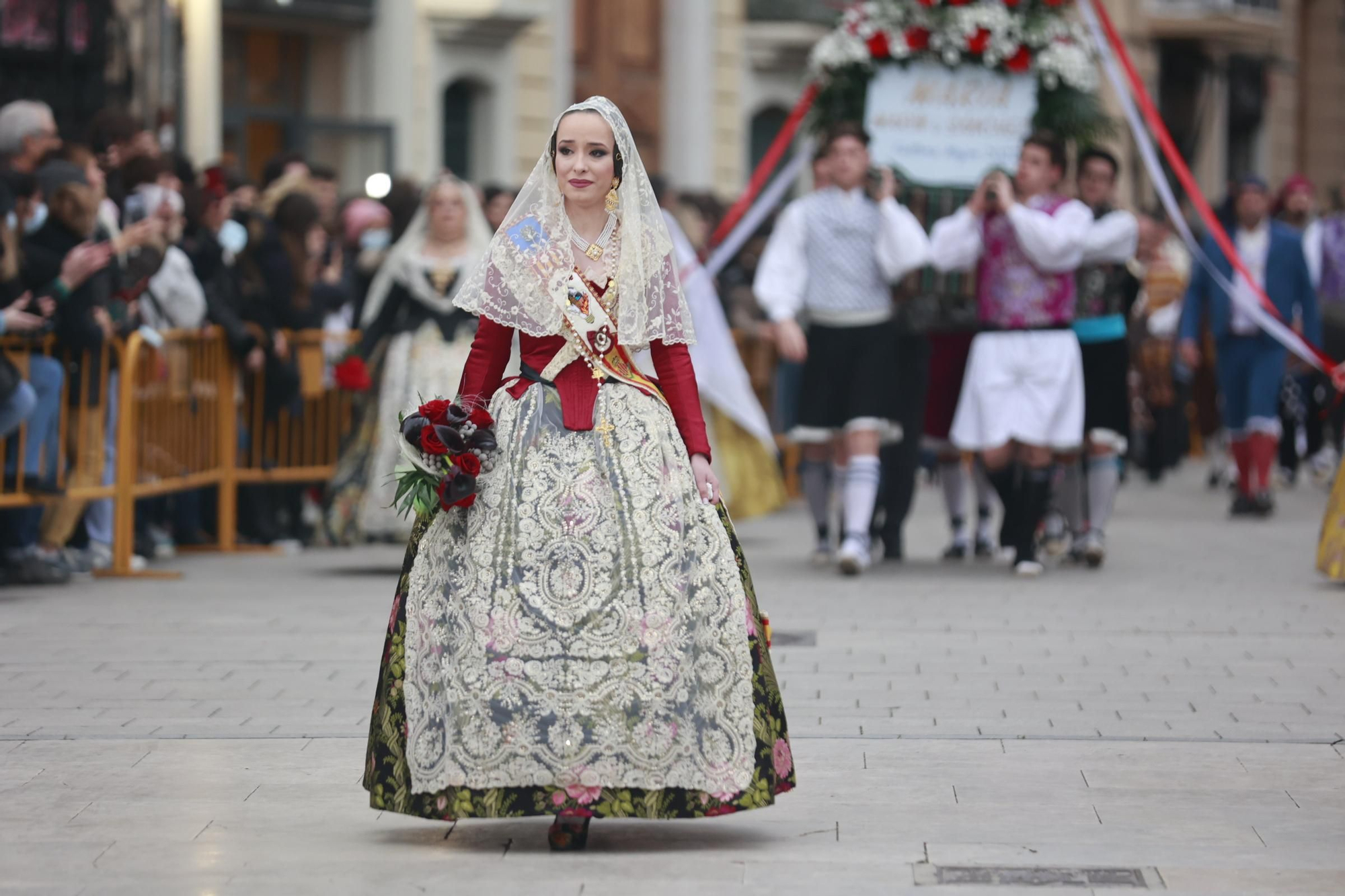 Búscate en el segundo día de ofrenda por la calle Quart (entre las 18:00 a las 19:00 horas)