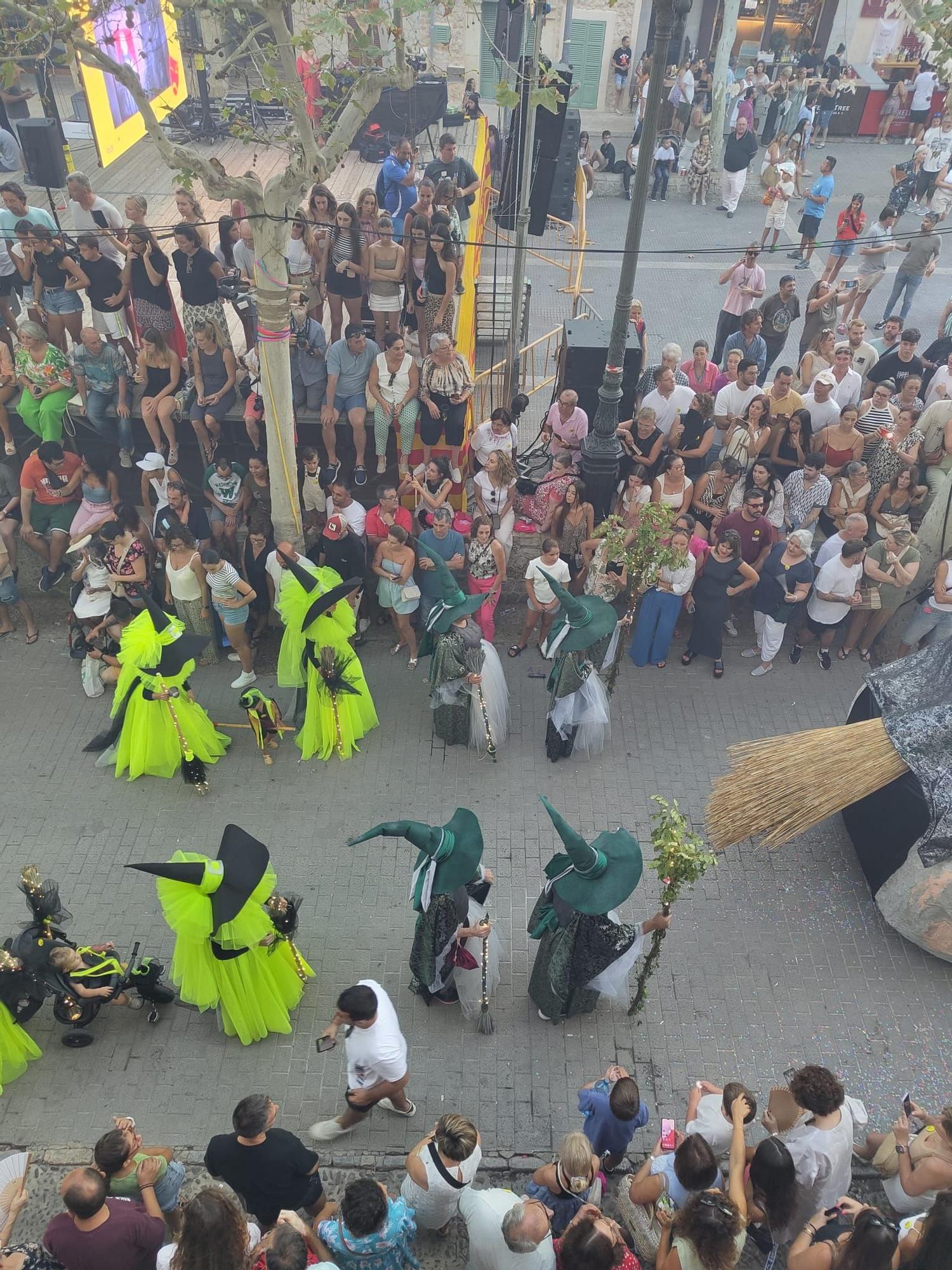 FOTOS | Un atípico desfile de carrozas en Alaró