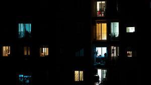 El preu de la llum baixa un 20,6% aquest divendres, però serà el segon més car de la història: 229,2 euros/MWh