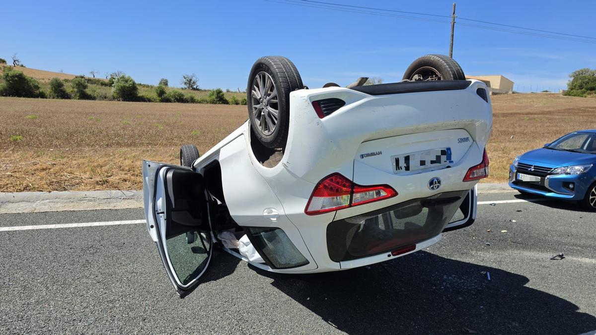 Tres heridos al chocar dos coches en Sant Llorenç