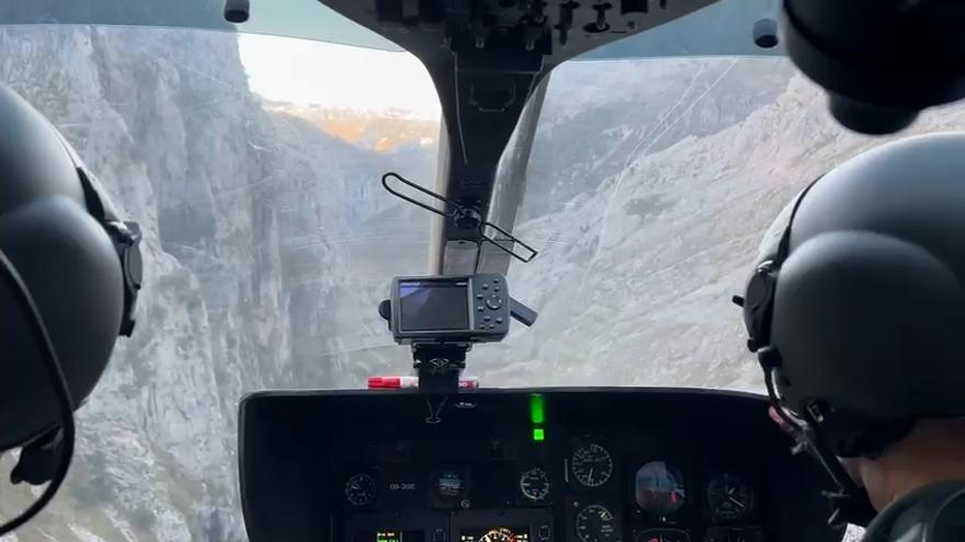 Muere una malagueña de 44 años al caer con su perro al vacío en la canal del Texu, de Bulnes a Poncebos, en Cabrales