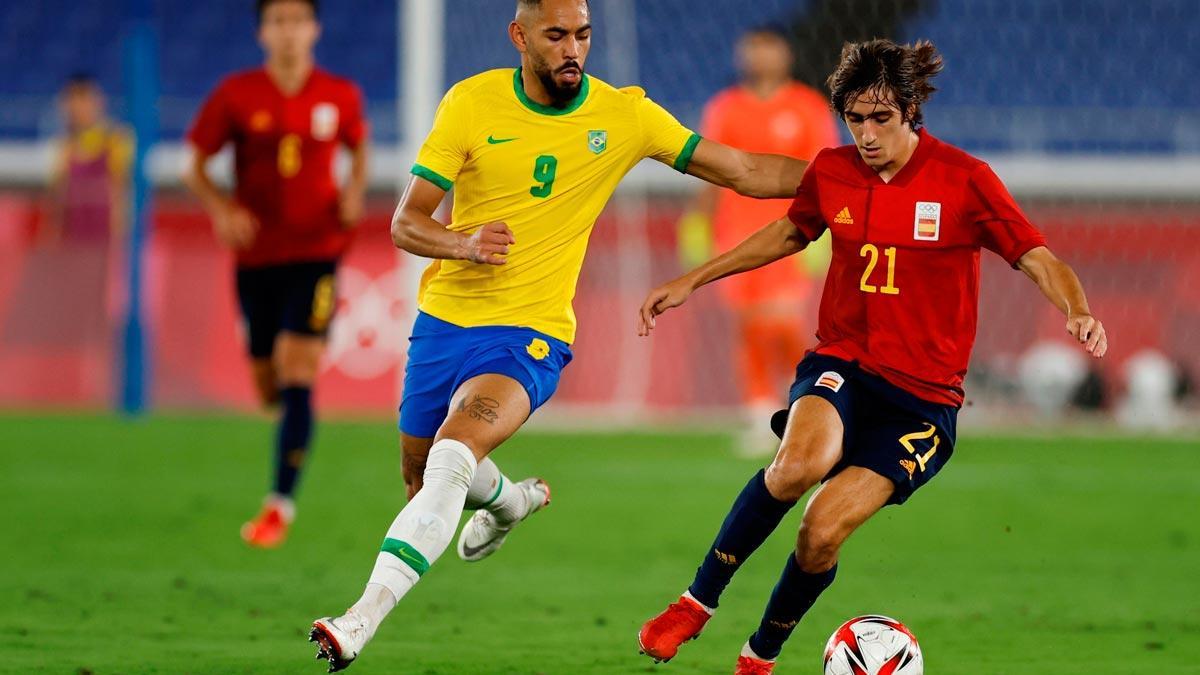 Partido de fútbol entre España y Brasil en la final de fútbol masculino de los Juegos Olímpicos de Tokio