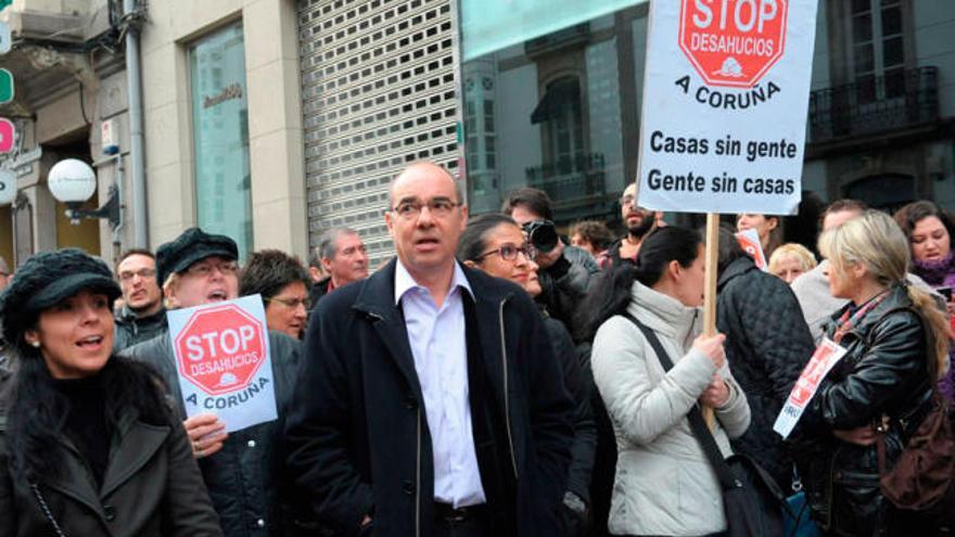 Francisco Jorquera en la manifestación que paralizó el desahucio de Aurelia Rey.