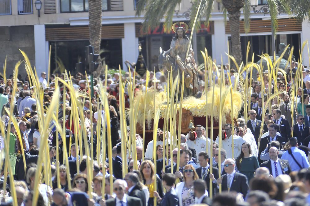 El calor es el gran protagonista en la procesión del Domingo de Ramos en Elche