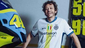 Valentino Rossi con la camiseta edición especial