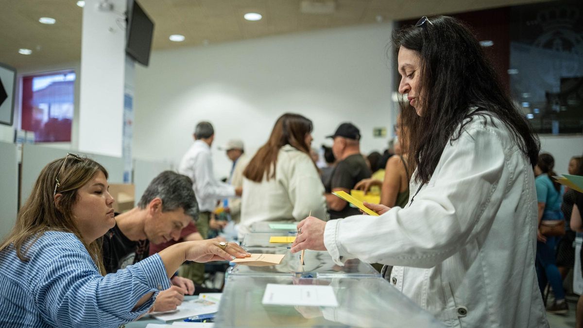 Una ciudadana votando.