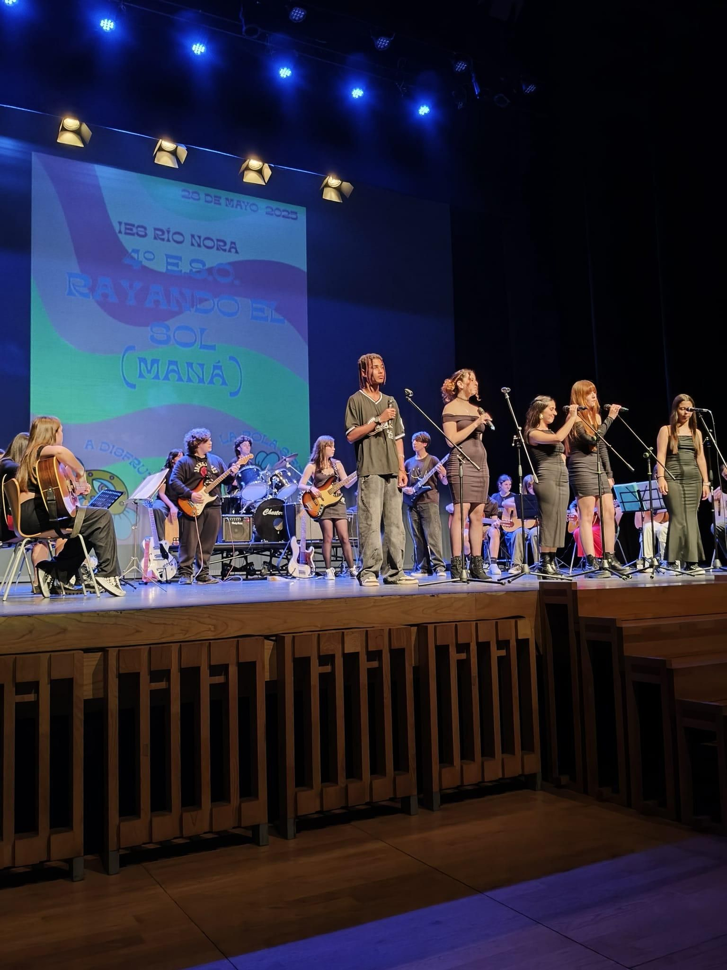 El Festival Artístico del IES Río Nora, en la Pola, en imágenes