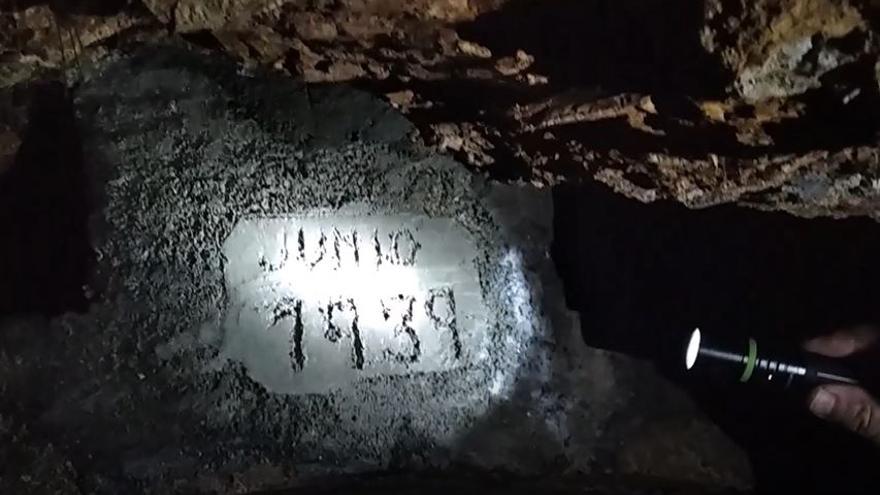 Inscripción en un refugio de la Guerra Civil en Málaga.