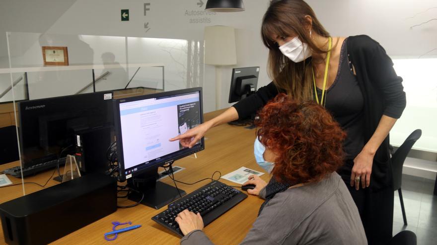 La seu de la Generalitat a Girona posa ordinadors per als ciutadans per fer tràmits