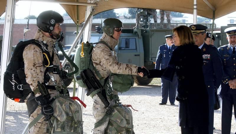 Visita de Cospedal a la Base Aérea de Zaragoza