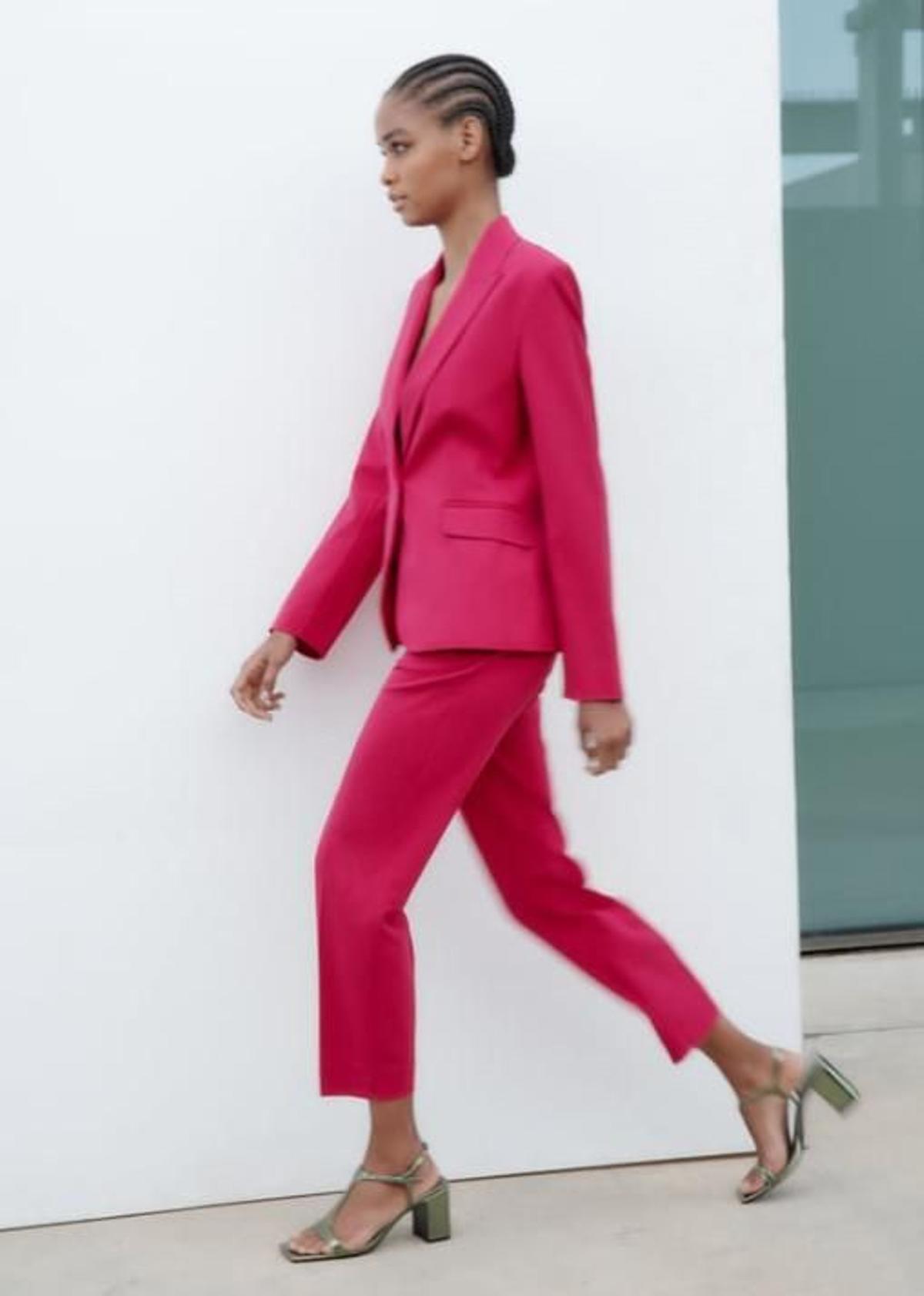 El traje de Zara rosa palo para ir arreglada a la oficina que