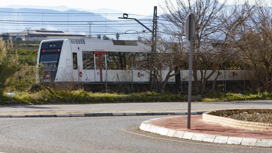 Las obras de la vía fuerzan a realizar en autobús parte del itinerario del metro en la Ribera