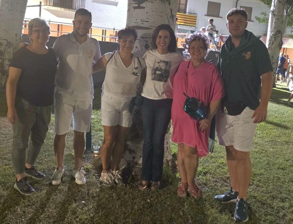 Una cena popular dio inicio a las fiestas en El Sabinar. | SERVICIO ESPECIAL