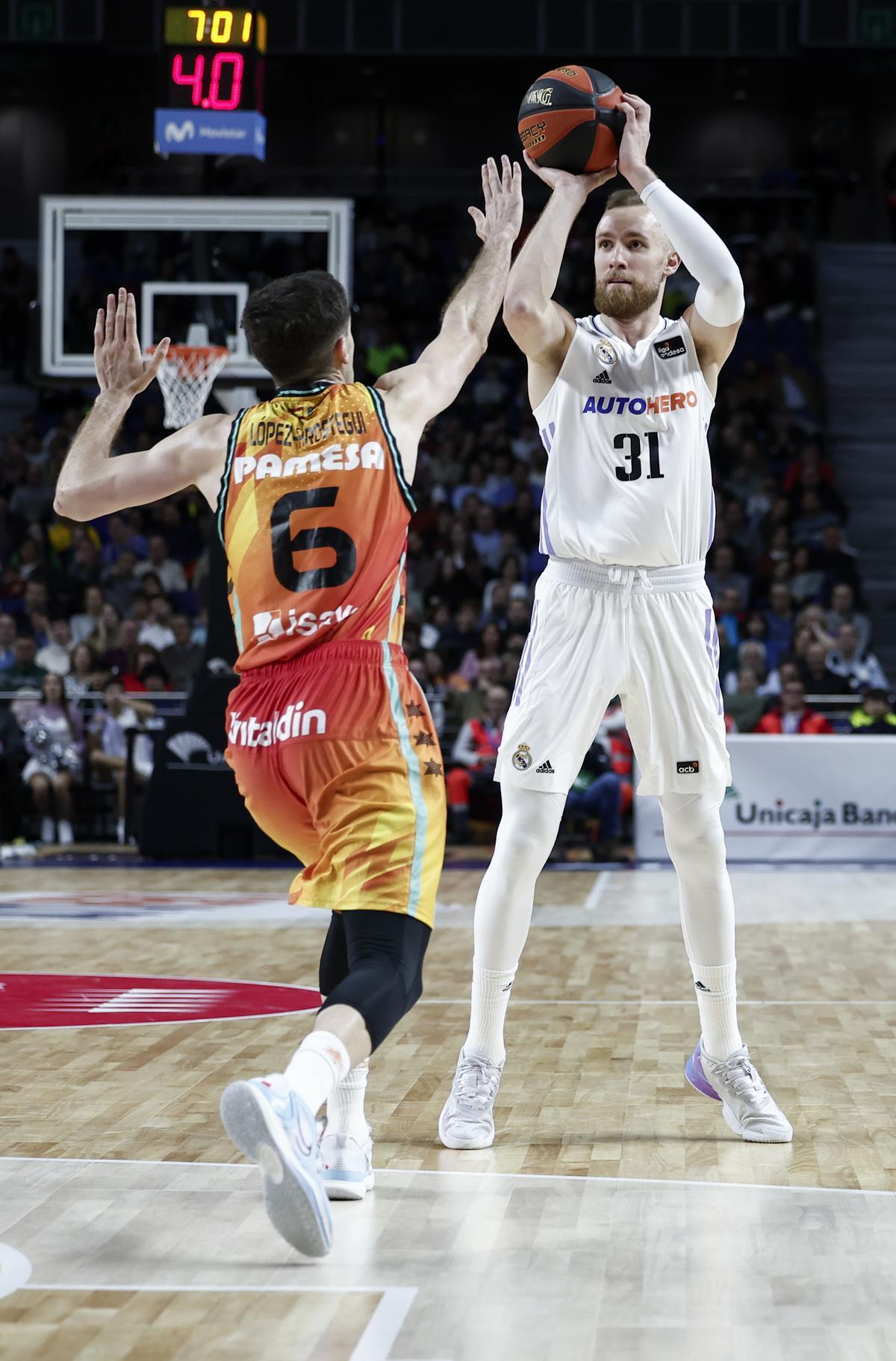 Dzanan Musa terminó el partido con un 100 % desde más allá del perímetro, seis de seis