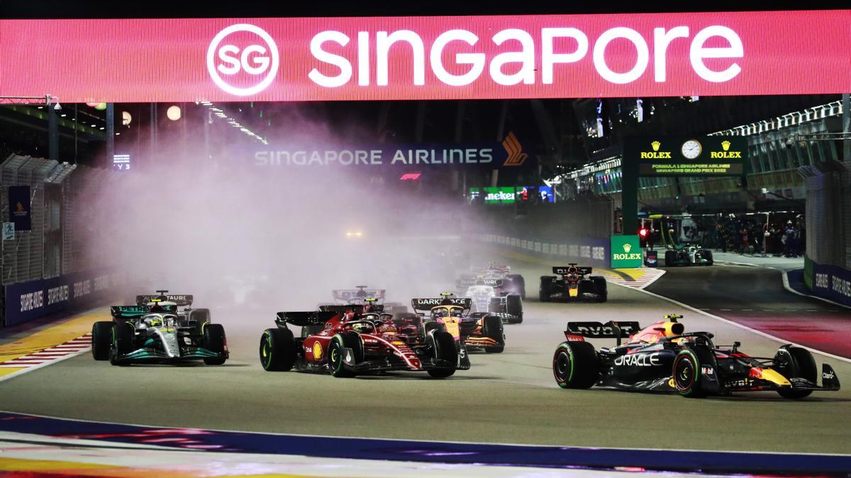 &#039;Checo&#039; ilumina la noche de Singapur y el título de &#039;Mad Max&#039; debe esperar.