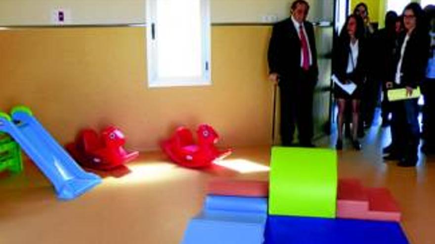 Gallego inaugura la nueva guardería en San Isidro
