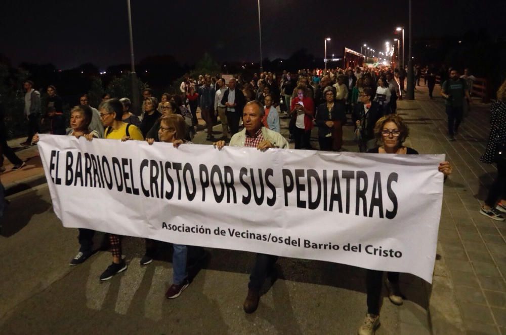 Manifestación en Manises por el recorte de pediatras