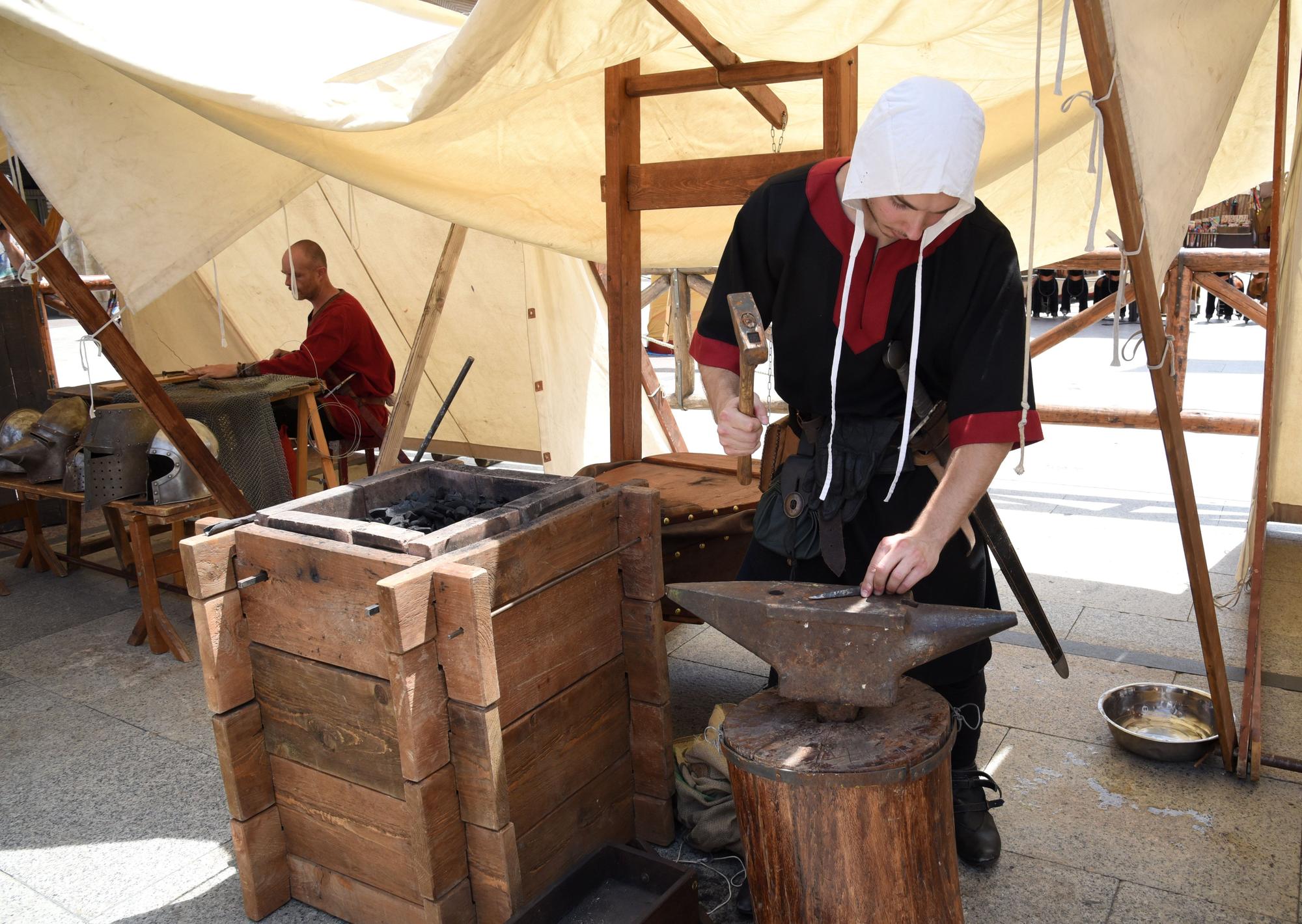 El Mercado de las Tres Culturas ya deslumbra en el centro de Zaragoza