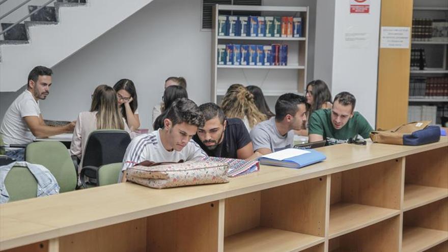 La UEx ha perdido un 10% de alumnos desde que se implantó el plan Bolonia