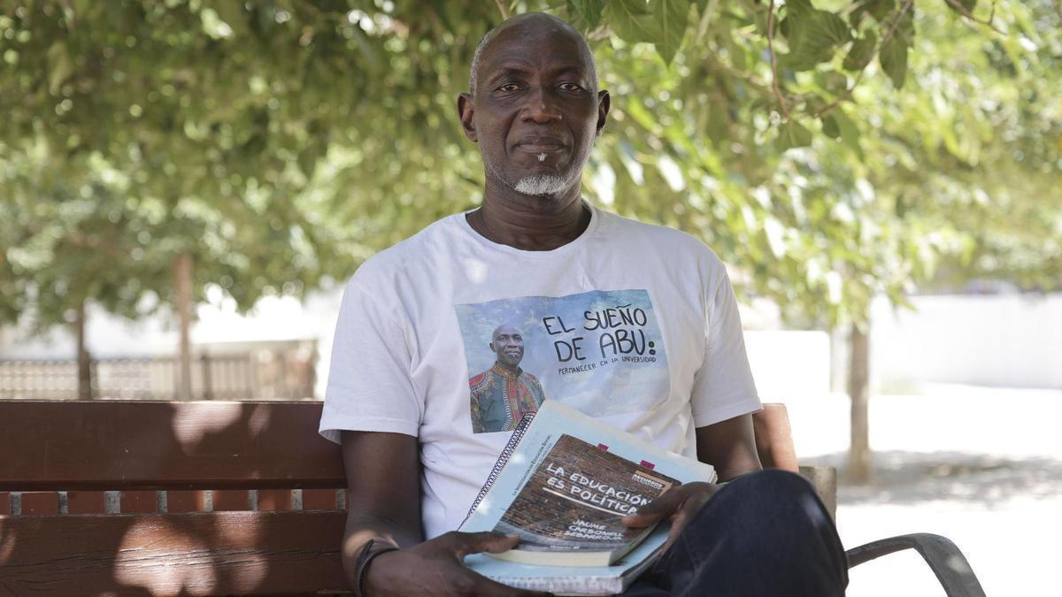 Abu, senegalés de 54 años para el que se están recaudando 2700€ para que termine sus estudios en la Universidad de Valencia