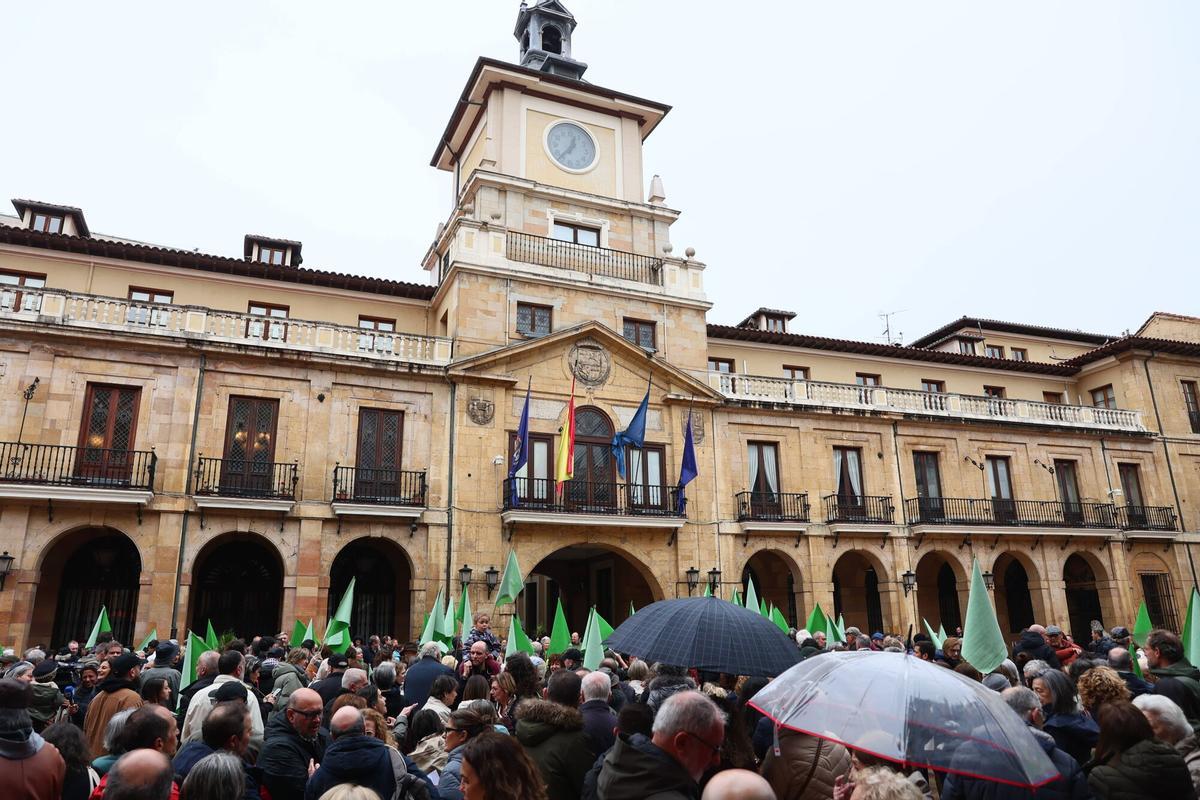La manifestación para pedir la paralización del parking del Campillín.