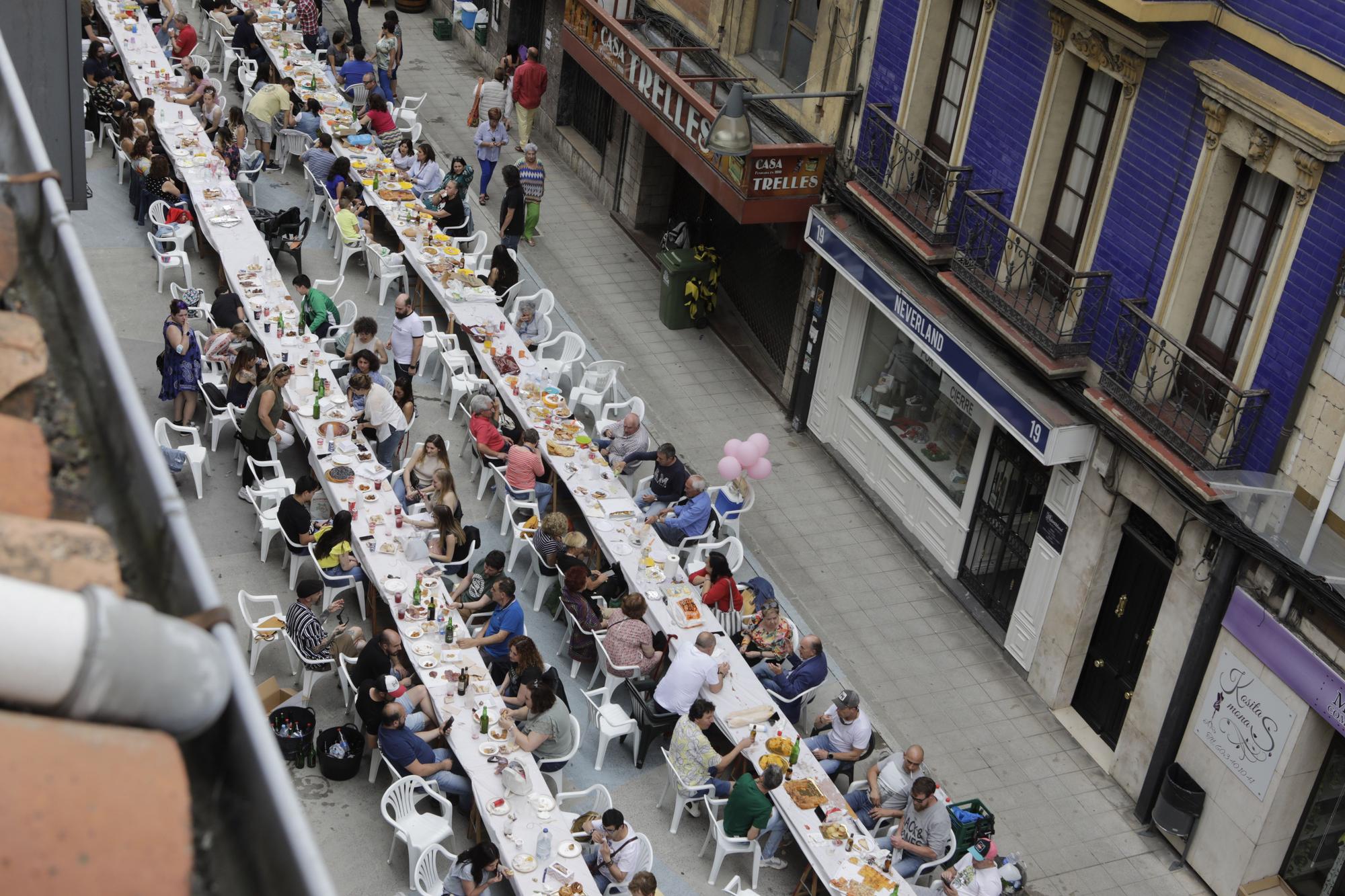 Comida en la calle de Laviana