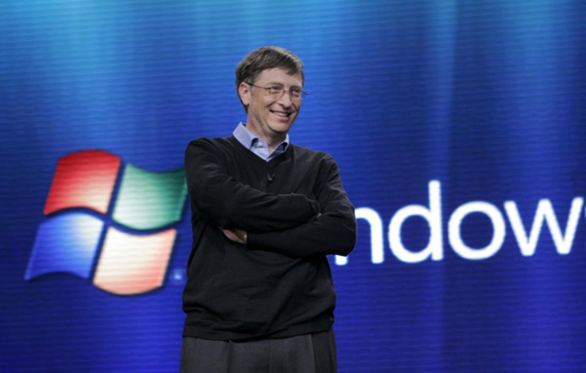 Conferència de Bill Gates, el director de Microsoft, el 2007, a Nova York. Conferència de Bill Gates, el director de Microsoft, el 2007, a Nova York.
