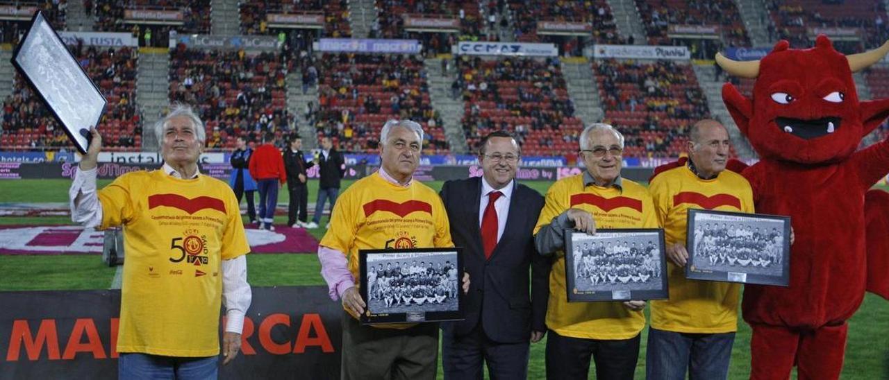 Antonio Oviedo, Joan Forteza, julià Mir y Ángel Bolao, en el homenaje que les rindió el Mallorca en 2010