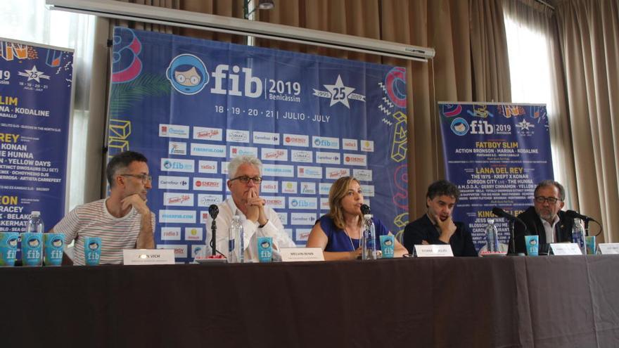 Melvin Benn, el director del fectival, junto a la alcaldesa de Benicàssim, ayer en Castelló.