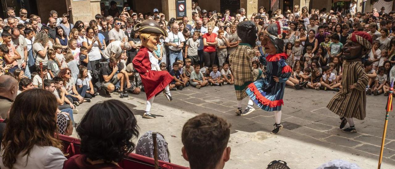 El primer ball dels nans de la Festa Major de Solsona 2022 | OSCAR BAYONA