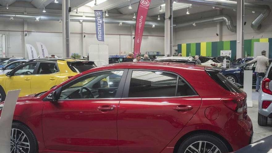 Vista general de la Feria del Automóvil en el Edificio del Centro de Negocfios del CTLB.