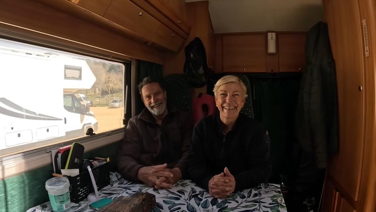 Fernando y Ana decidieron cambiar de vida y compraron una autocaravana bastante antigua.