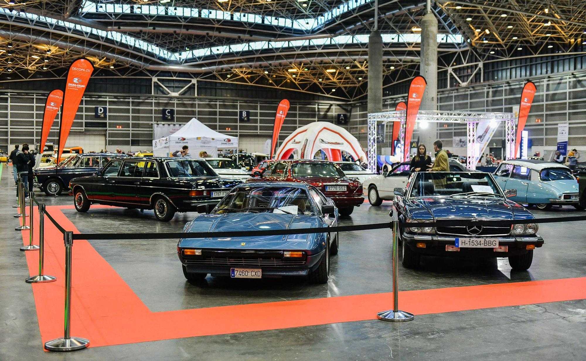 Vehículos clásicos en la Feria del Automóvil de Valencia