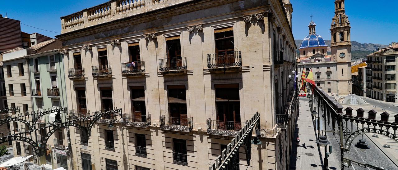 Exterior del Ayuntamiento de Alcoy.