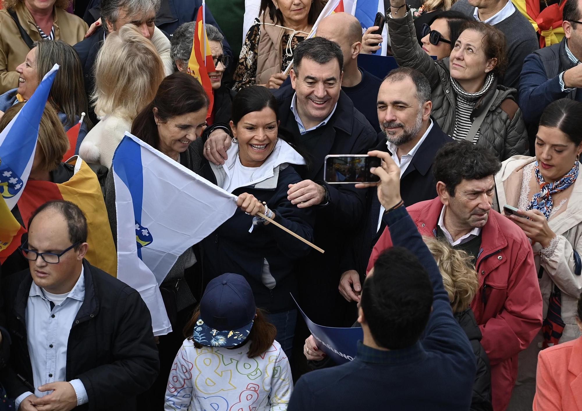 Contrarios a la amnistía se unen en una manifestación en Pontevedra