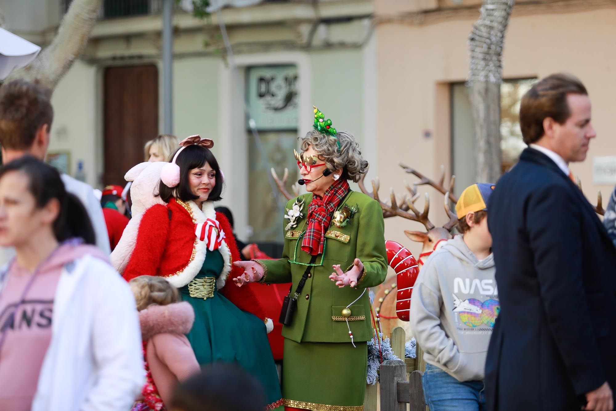 Renos y elfos en la casita de papá Noel en Ibiza