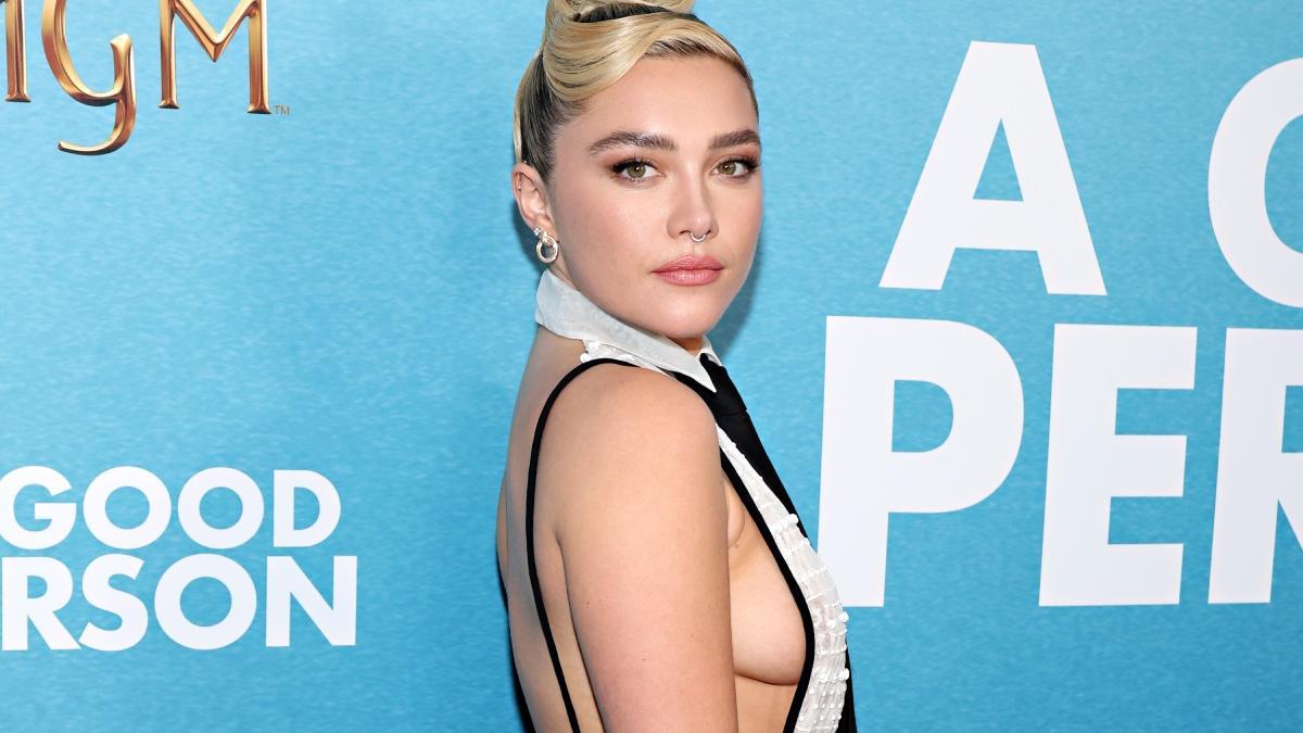 Florence Pugh deconstruye un traje al que no le falta la tendencia del momento: las corbatas