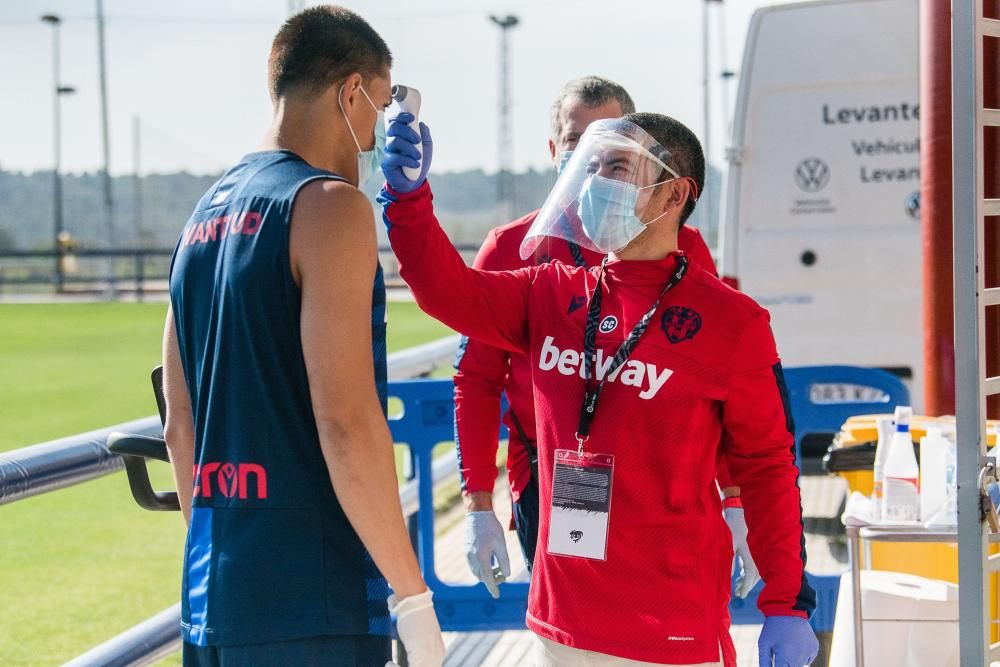 Primer entrenamiento del Levante UD post-Coronavirus