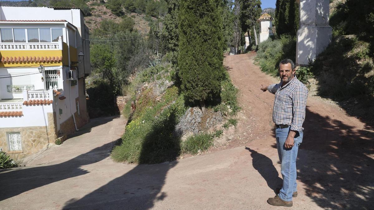 Segart persigue un acceso digno al cementerio