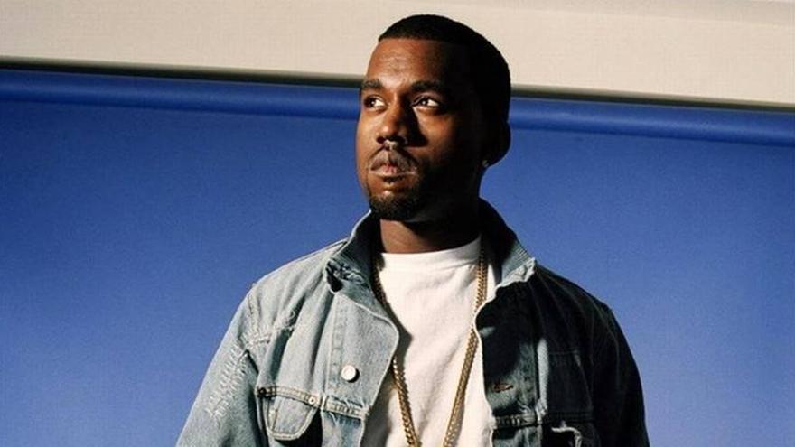 Kanye West agrede a un joven por insultos racistas