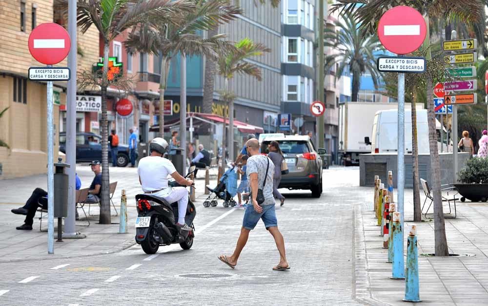 Incumplimiento de la zona peatonal en Olof palme