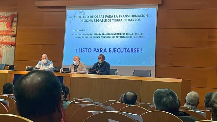 Una de las últimas asambleas informativas del proyecto de regadío