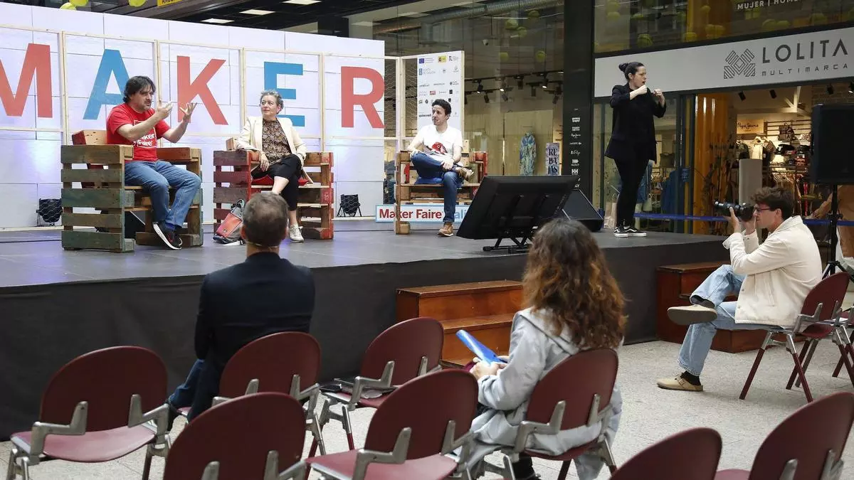 Maker Faire en Santiago: una réplica de R2-D2, realidad virtual inclusiva  y pintura que purifica el aire