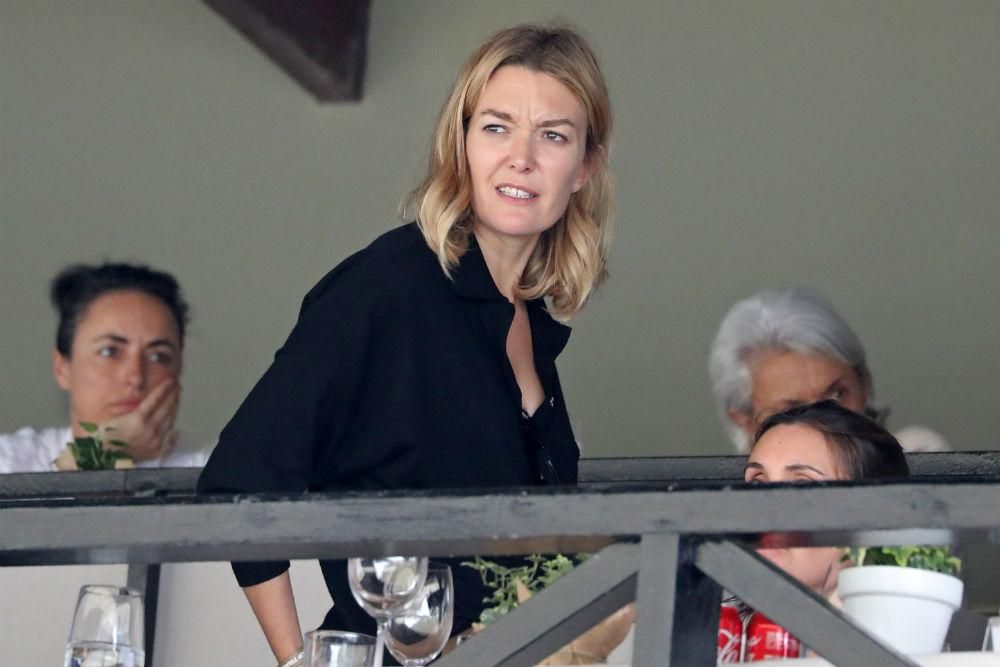 Marta Ortega con camisa negra