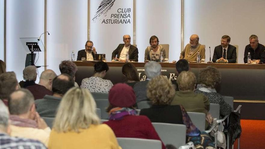 De izquierda a derecha, Javier Cuervo, Nicolás Egido, Pelayo Fernández, Carlos Fernández, Javier Nievas y Manuel Calvo, ayer, en el Club Prensa Asturiana.