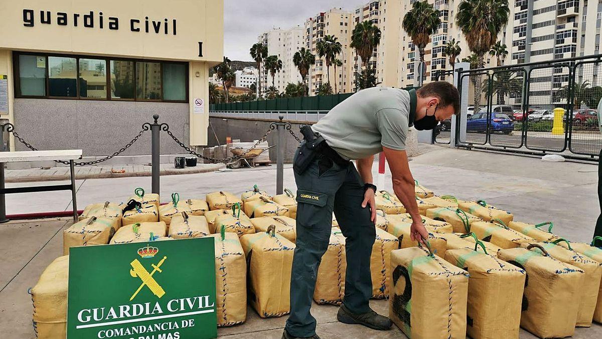 Interceptan una zódiac con 1.600 kilos de hachís en San Andrés