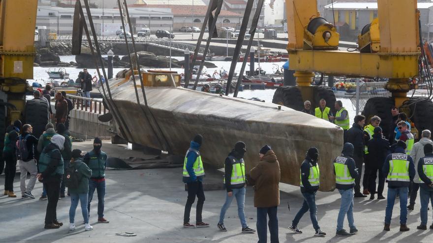 El narcosubmarino 'Poseidón' llega al puerto de A Illa sin rastro de droga a bordo